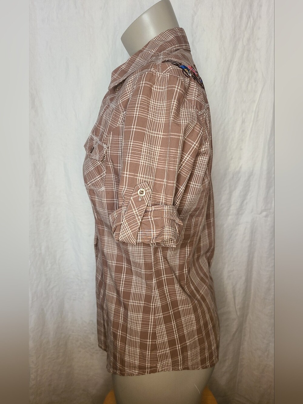 Guess Taupe and White Plaid Button-Front Shirt - Picture 4 of 6